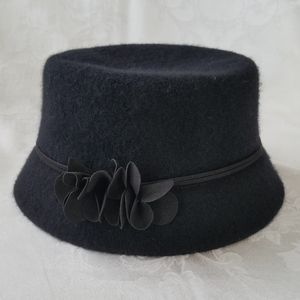 Elegant Black Women’s APT. 9 Hat